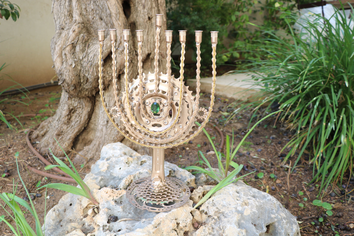 Menorah sculpture (Hana)